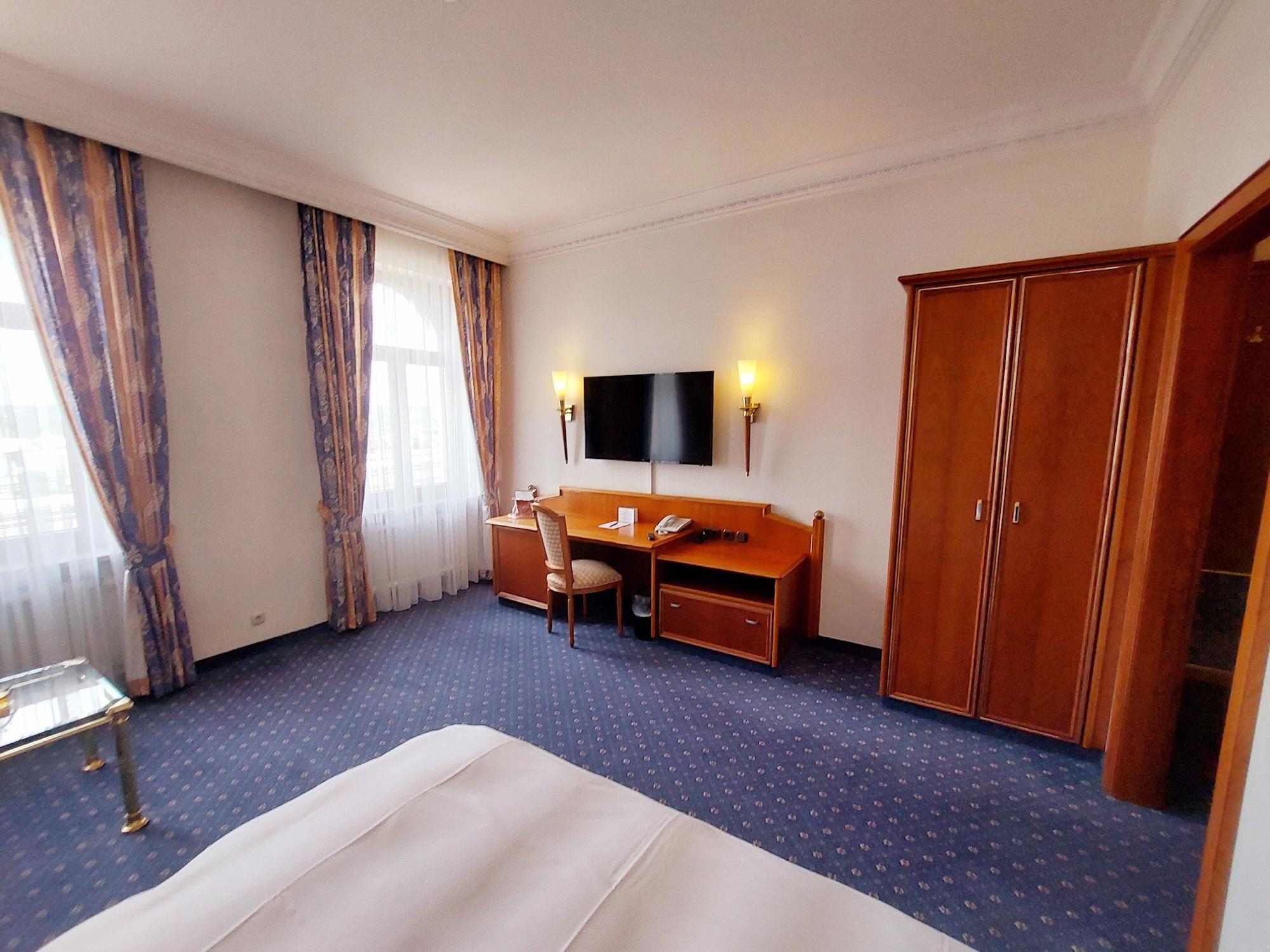 Hotel Bayerischer Hof Δρέσδη Εξωτερικό φωτογραφία