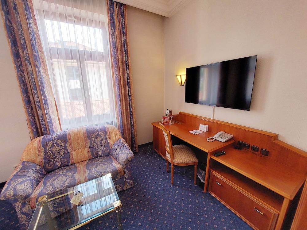 Hotel Bayerischer Hof Δρέσδη Εξωτερικό φωτογραφία