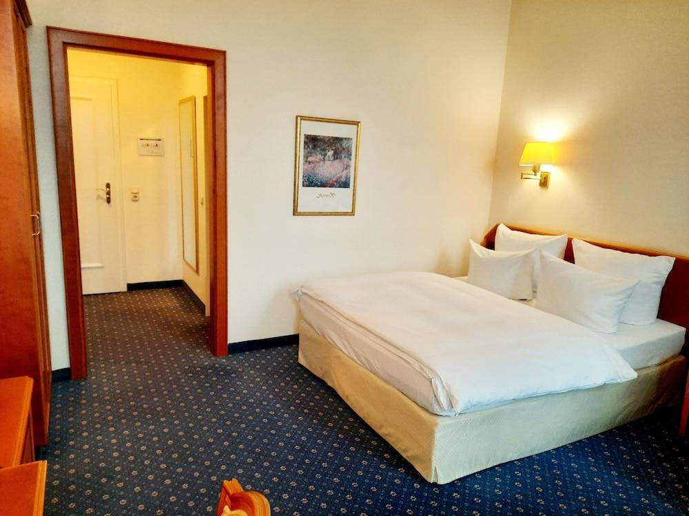 Hotel Bayerischer Hof Δρέσδη Εξωτερικό φωτογραφία